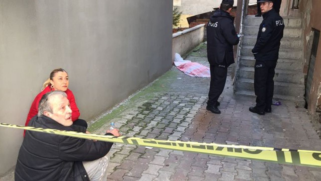 Arkadaşının Evinin Önünde Ölü Bulundu