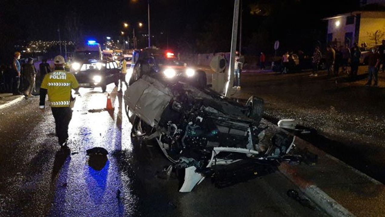 Takla Atan Otomobildeki 4 Kişi Yaralandı