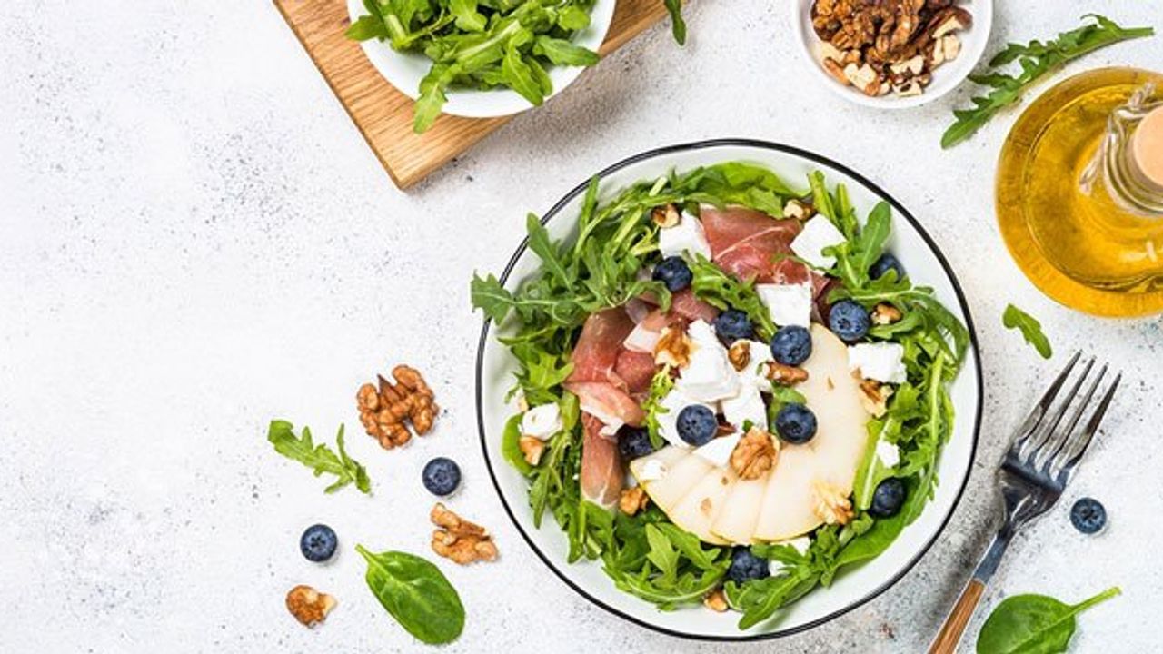 Uzmanından Uyarı: Salatanıza Bu Besinleri Koymayın