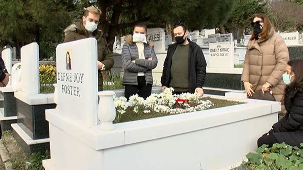 Defne Joy Foster Mezarı Başında Anıldı