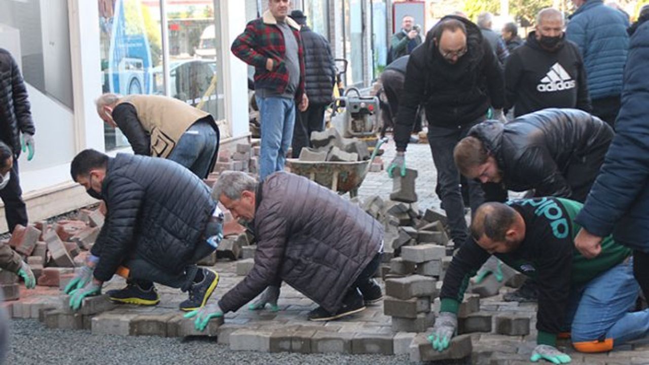 İmece Usulü ile Sokağı Yenilediler