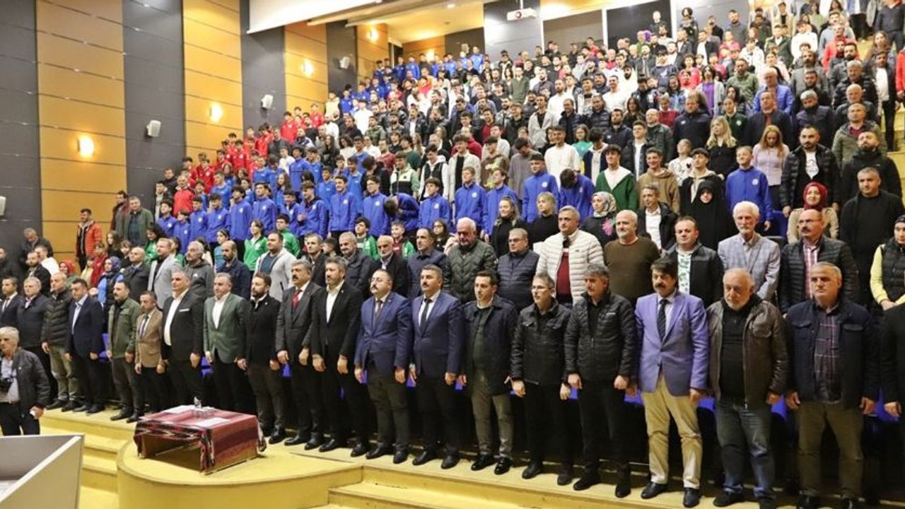 Rize'de Amatör Spor Kulüplerine Yardım Yapıldı