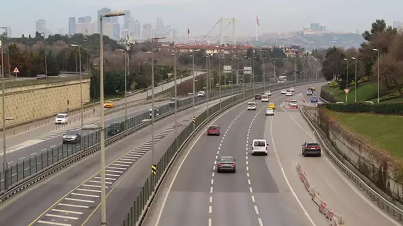 İstanbul'da Yılın İlk Gününde Yollar Boş Kaldı