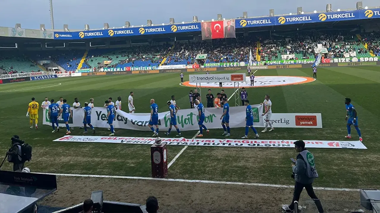 Yeşilay Rize Şubesi'nden Çaykur Rizespor Maçında Farkındalık Kampanyası