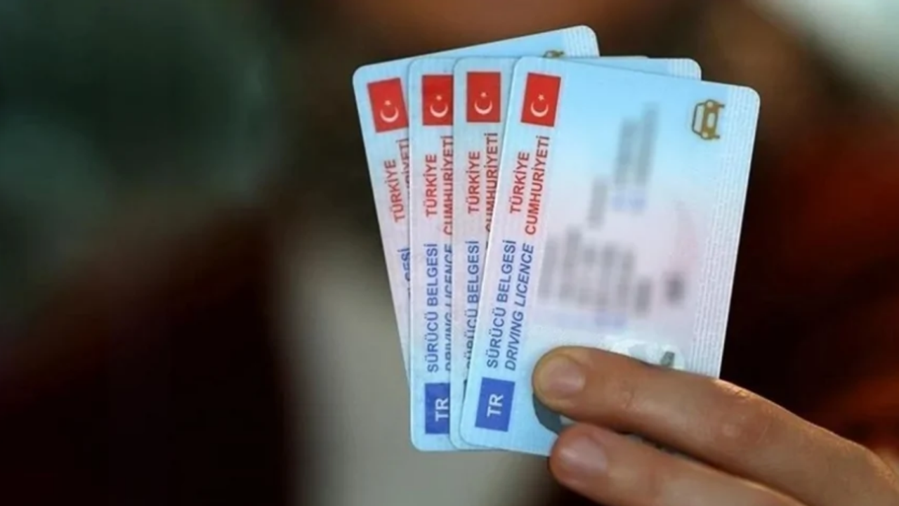 Eski Tip Ehliyetleri Yenileme İşlemi Son Gününde Devam Ediyor