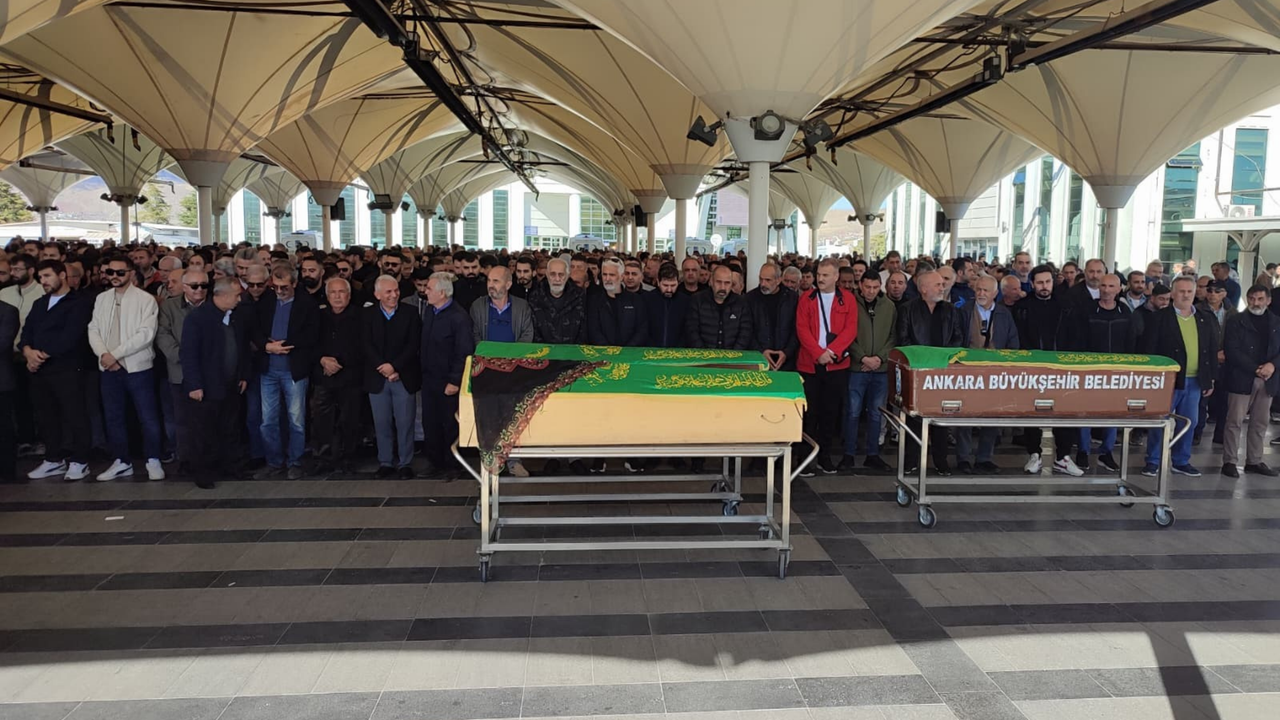 Devrilen Konteynerin Altında Kalarak Hayatını Kaybeden Üçler Kılıç Son Yolculuğuna Uğurlandı