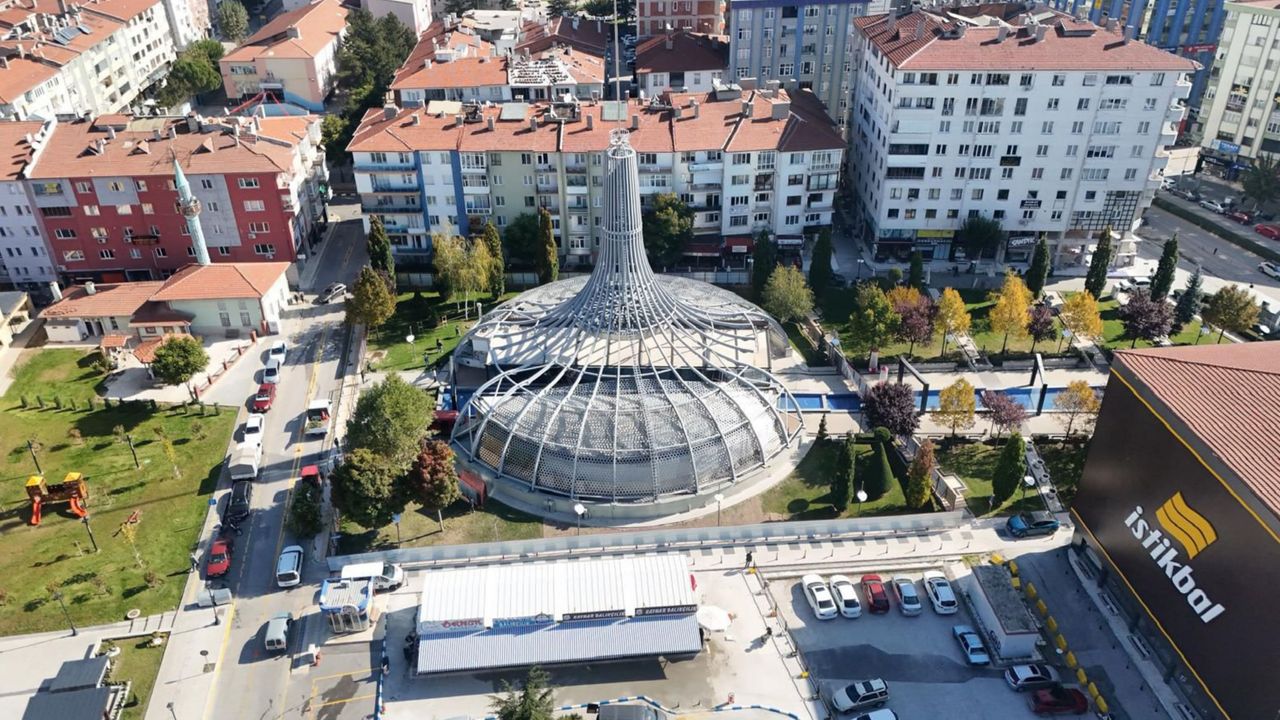 Çorum'da 'Ucube' Olarak Nitelendirilen Demir Kubbeli Yapı Yıkılıyor