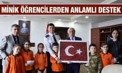 Mehmetçik İçin Türk Bayrağı Panosu Yaptılar