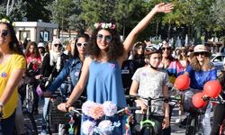 'Süslü Kadınlar Bisiklet Turu'nda Pedal Çevirdi