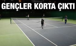 Rize'de Öğrenciler Tenis Öğreniyor