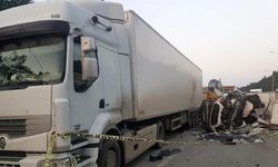Rize'de kaza: TIR'a arkadan çarpan kamyon sürücüsü öldü