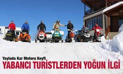 Avrupalı Turistlerin Handüzü Yaylası'nda Kar Motoru Keyfi