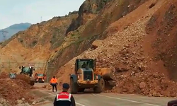 Artvin- Ardanuç Kara Yolunda Heyelan