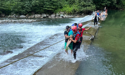 Rize'de Baba Oğul Derede Akıntıya Kapıldı