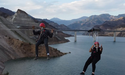 Belediye Başkanı Zipline Yaparken Mahsur Kaldı