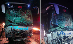 Otomobil ile Yolcu Otobüsü Çarpıştı: 2 Ölü, 20 Yaralı