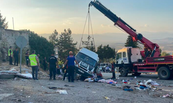 Gaziantep'te Kamyon Kırmızı Işıkta Bekleyen 3 Araca Çarptı: 5 Ölü, 17 Yaralı