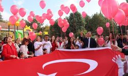 Cumhuriyet’in 100’ncü Yılında Öğrenciler Gökyüzüne 100 Balon Bıraktı