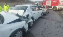 5 Aracın Karıştığı Zincirleme Kazada 5 Sürücü Yaralandı