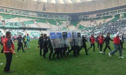 Bursaspor-Diyarbekirspor Maçında Saha Karıştı