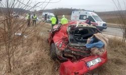 Takla Atan Otomobilin Sürücüsü İle Yanındaki Arkadaşı Yaralandı