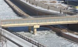 Türkiye'nin En Hızlı Akan Nehri Buz Tuttu