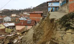 Heyelanların Yaşandığı Köyde 4 Ev ile Cami Yıkıldı