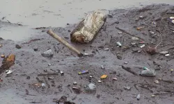 Artvin'deki Sel Muratlı Baraj Gölü'nü Çöplüğe Çevirdi