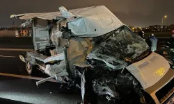 Tıra arkadan çarpan panelvan ikiye bölündü: Sürücü öldü