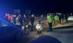 Polislerden kaçarken ekip otosuna çarpan sürücü ehliyetsiz çıktı