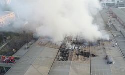 Küçükçekmece'de Fabrika Yangını: Faciadan Dönüldü