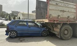 Otomobil Kamyonun Altına Girdi: 1 Ölü, 2 Yaralı