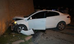 İki Otomobil Kafa Kafaya Çarpıştı: 2 Yaralı