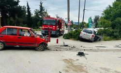 İki Otomobilin Çarpıştığı Kazada 1 Kişi Ölü, 2 Yaralı