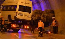 Sinop’ta traktör ile yolcu minibüsü çarpıştı: 11 yaralı