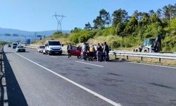 Otomobil Bariyerlere Çarptı: 2 Yaralı