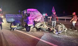 Kamyona Arkadan Çarpan Kamyonet Sürücüsü Yaralandı