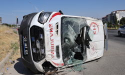 Ambulans Takla Attı: 5 Yaralı