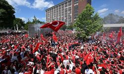 Binlerce Türk Taraftar Portekiz Maçı Öncesinde Taraftar Yürüyüşü Gerçekleştirdi