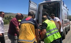 İmranlı'da Otomobil Yoldan Çıktı: 3 Yaralı