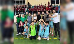 Futsal Şampiyonu Mahmut Celalettin Ökten İmam Hatip Ortaokulu