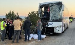 Yolcu Otobüsü İle Kamyon Çarpıştı