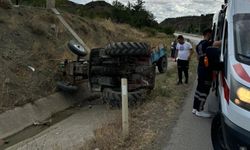 Kontrolden Çıkan Traktör Devrildi, Sürücü Yaralandı