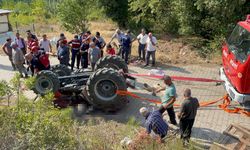 Devrilen Traktörün Altında Kalan Hala Yeğen Hayatını Kaybetti