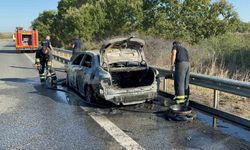 Seyir Halindeki Otomobil Yanarak Küle Döndü