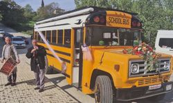 700 Bin TL Harcadığı Hayalindeki 'School Bus'ı Gelin Arabası Yaptı