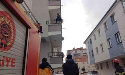 Evinin Balkonunda İntihara Kalkışan Kadını Polis Ekipleri İkna Etti