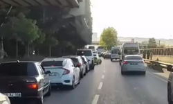 Sürücülerin Fermuar Yöntemiyle Ambulansa Yol Verme Anı Kamerada