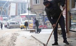 Bayburt’a Yeni Yılın İlk Karının Yağmasıyla Kent Beyaz Örtüyle Kaplandı