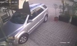 Kuaförlük Yapan Kiracısının Dükkanına Otomobille Daldı